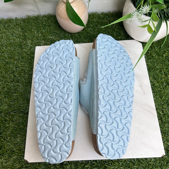 Birkenstock Arizona Shearling Sandal Light
Blue Suede Leather EU 40 US 9-9.5 new - Picture 6 of 8